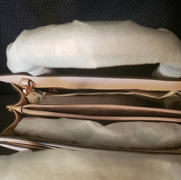 AUTHENTIC NWT MICHAEL KORS Leather Satchel - Picture 4 of 5